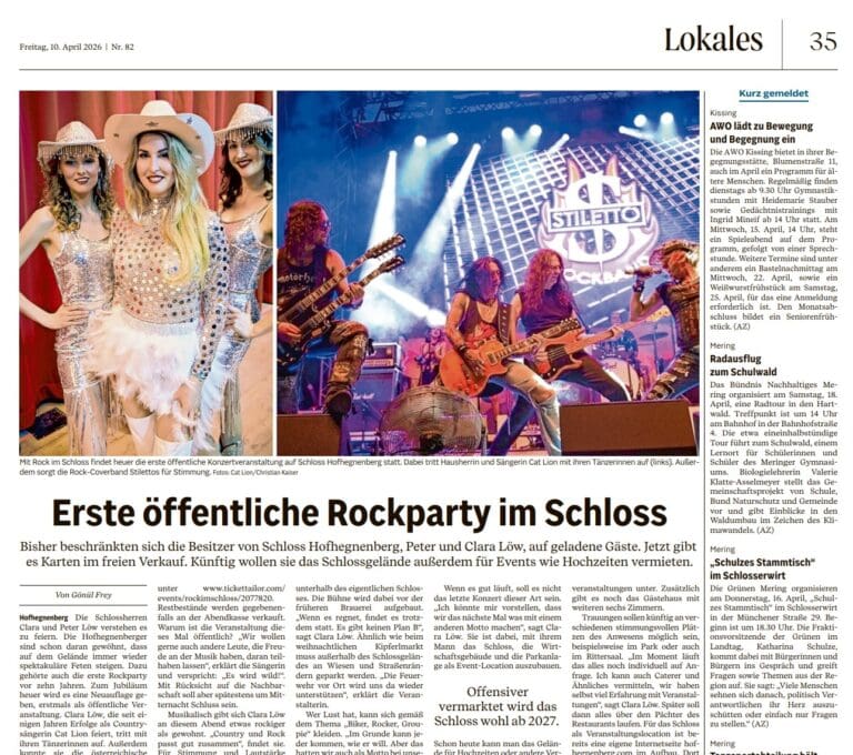 Live-Rockband auf Schloss Hofhegnenberg bei einer Open-Air-Veranstaltung.